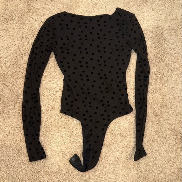 PrettyLittleThing Black Polka Dot Bodysuit - Picture 7 of 7